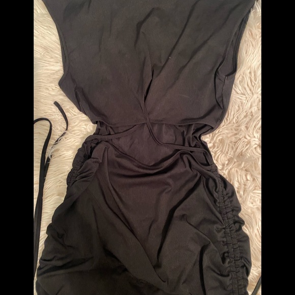 Sinched crossed waist set - Picture 3 of 5